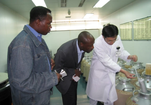 Fellowship program journalists from Africa covering a company’s research facility (January 2009)