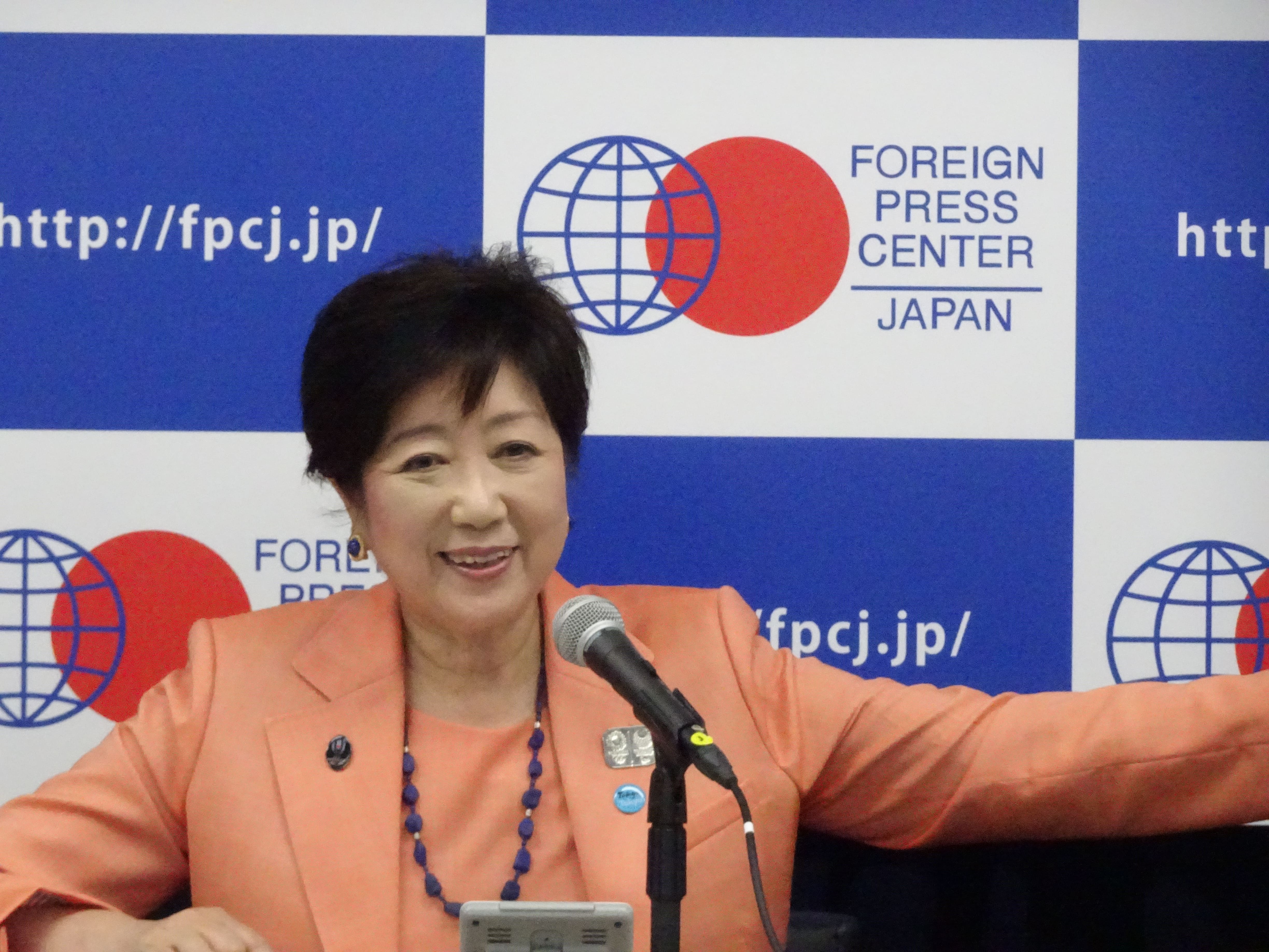 Governor Yuriko Koike speaking with foreign journalists about the Tokyo 2020 Olympics (July 2019)