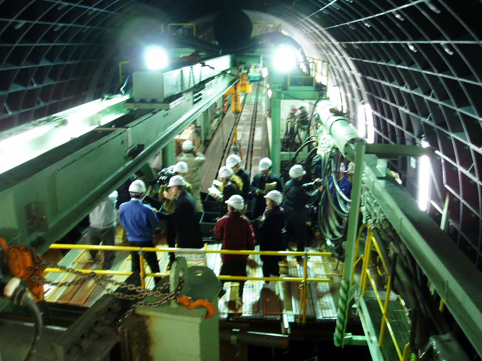 Covering a utility tunnel located 40 meters underground in Tokyo (January 2005)