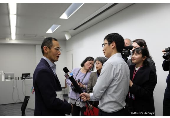 Professor Shinya Yamanaka responding to a journalist’s question at the Kyoto University Center for iPS Cell Research and Application (March 2017)