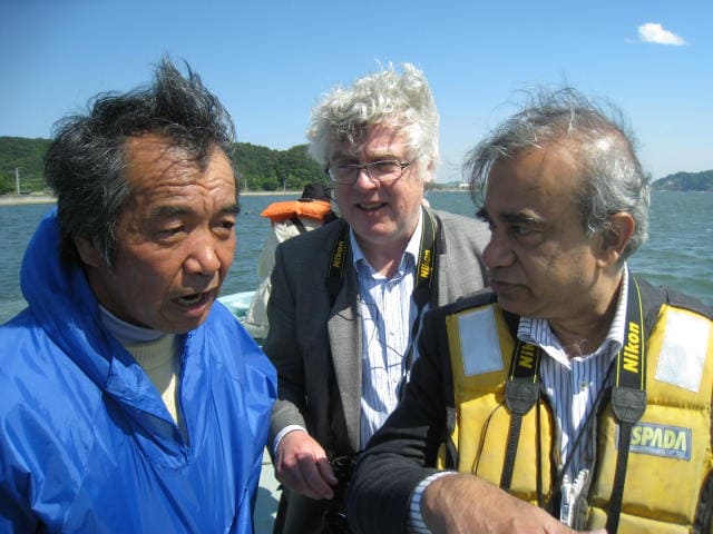 東日本大震災後、東松島市のカキ生産者を取材（2011年5月）