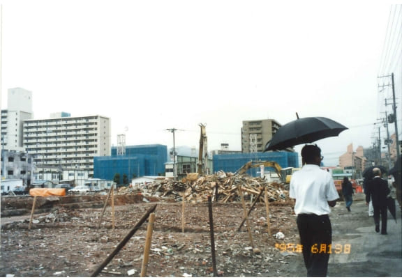 阪神・淡路大震災で被災した神戸市内を取材(1995年6月)