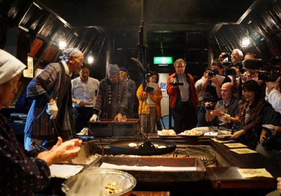 高齢者が活躍する「おやき」製造企業を取材(2016年6月)