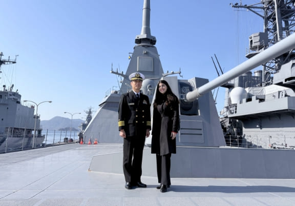 海上自衛隊呉基地で護衛艦を視察する豪州記者(2026年2月)