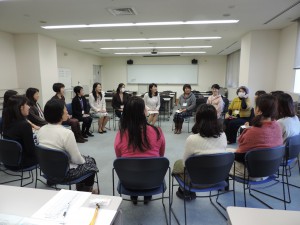 女性起業家の会合（会場はコワ-キングスペ-スではありません）